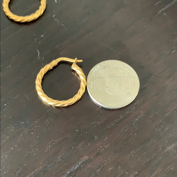 14k Italian gold twist hoop earrings - Picture 3 of 3
